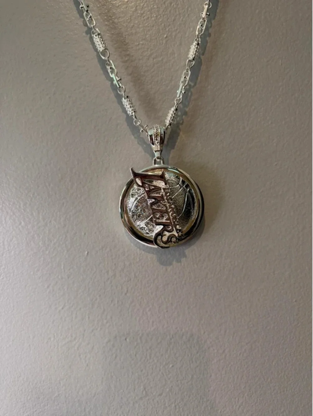 Los Angeles Lakers Spinning Medallion Necklace 28” Silver Tone Rhinestone